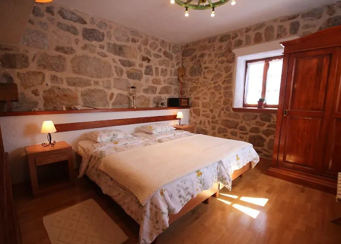 Stone House Adrian Vikendica *