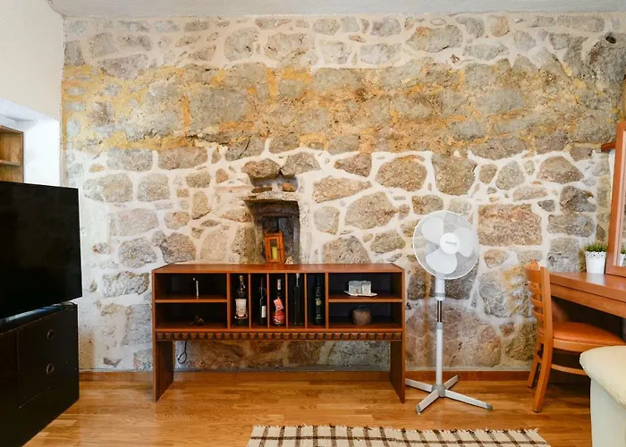Stone House Adrian Vikendica