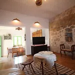 Сasa de vacaciones Stone House Adrian