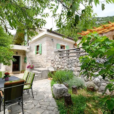 Stone House Adrian *