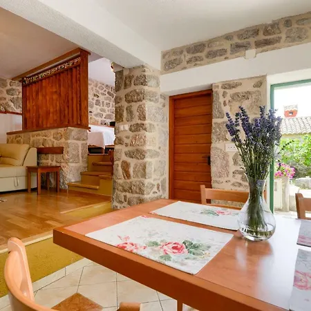 Stone House Adrian *