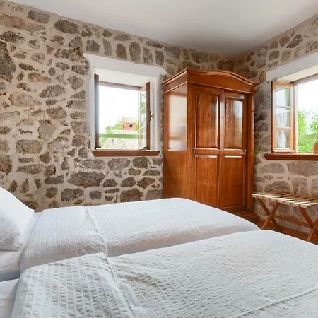Stone House Adrian Holiday home