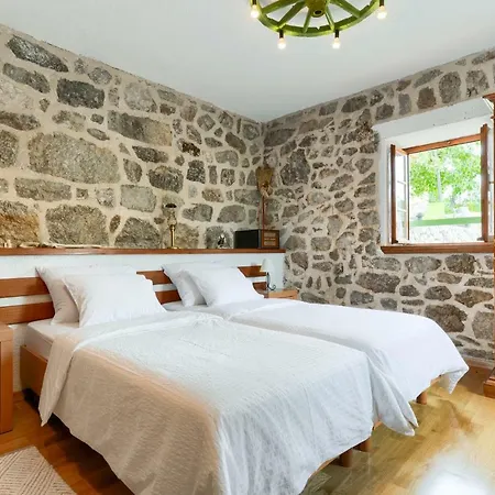 Stone House Adrian Holiday home